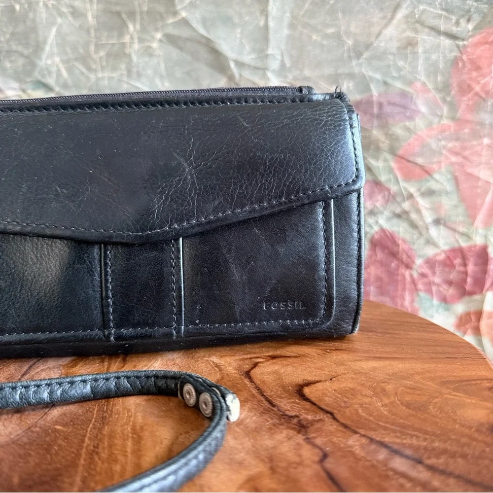 Fossil Vintage Black Leather Crossbody Wallet Mini Purse Bag